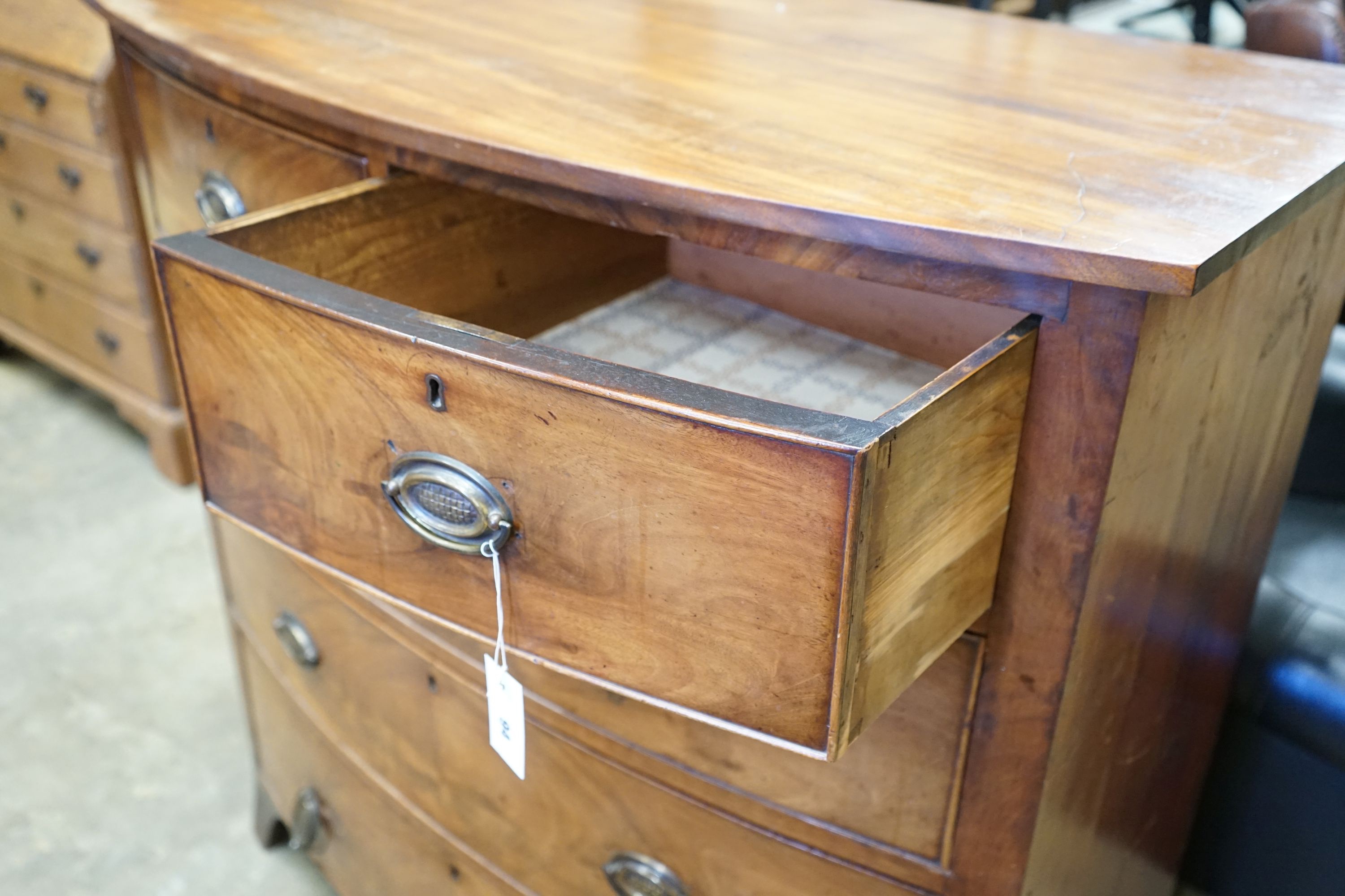 A Regency mahogany bow front chest of drawers, width 109cm, depth 56cm, height 112cm